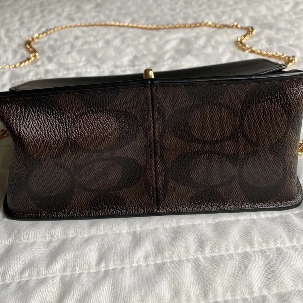 Coach crossbody bag with gold chain - Picture 2 of 7